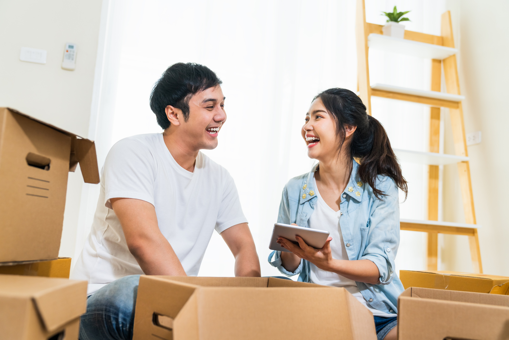 Should You Hire Movers or Move Yourself?